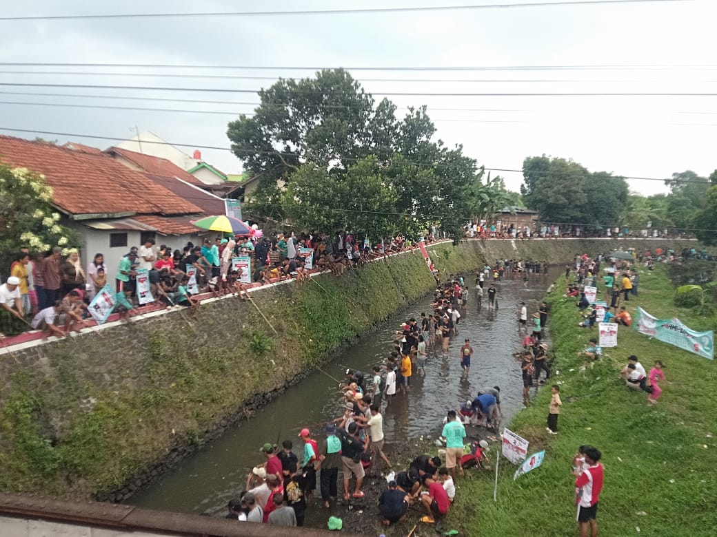 Seribuan Peserta Ramaikan Mancing Bareng Fahmi-Dimas di Desa Blater