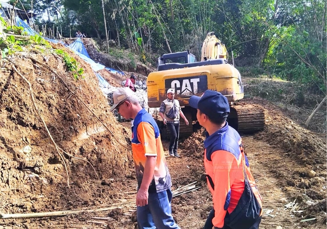 Cegah Longsor Susulan, Pemkab Kebumen Kebut Pemasangan Bronjong di Siparuk 