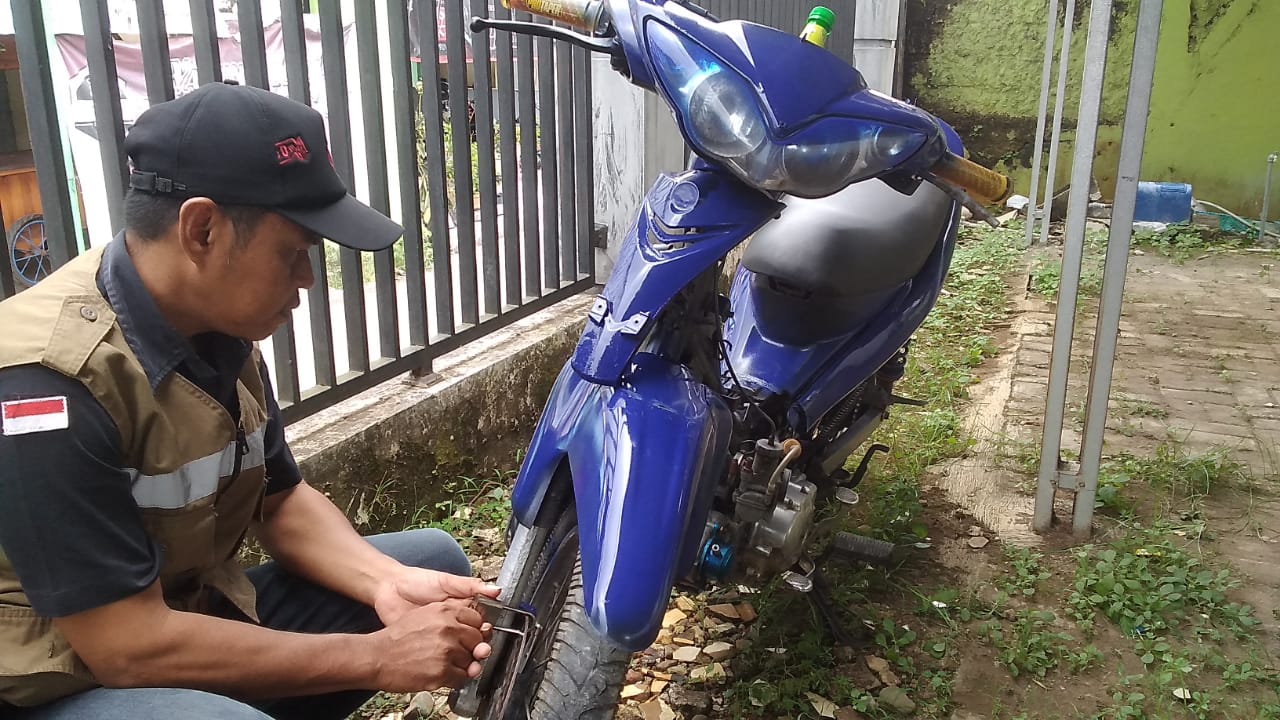 Motor Beat Raib Ditukar Yamaha Butut di Parkiran Kantor Kecamatan Sumpiuh
