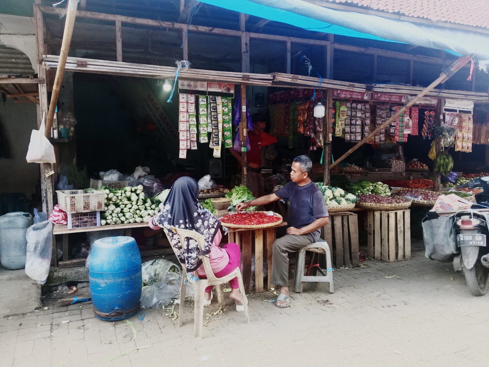Harga Bahan Pokok di Pasar Majenang Cilacap Turun