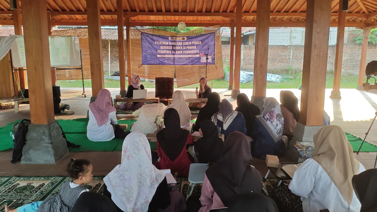 Unsoed Latih Santri Al Amin Purwokerto Angkat Isu Gender Lewat Cerpen