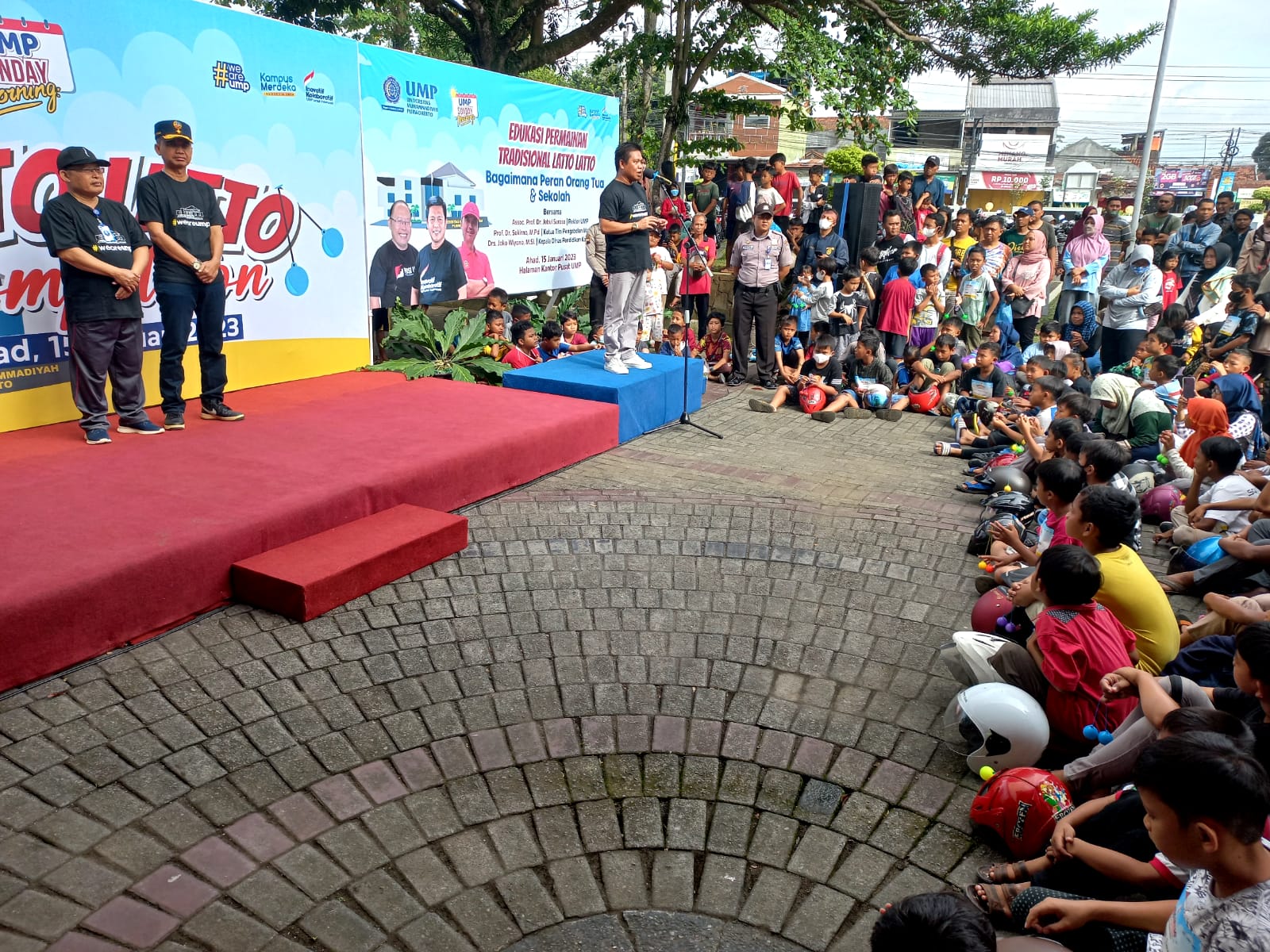 Guru Besar UMP Edukasi Permainan Tradisional Lato Lato 