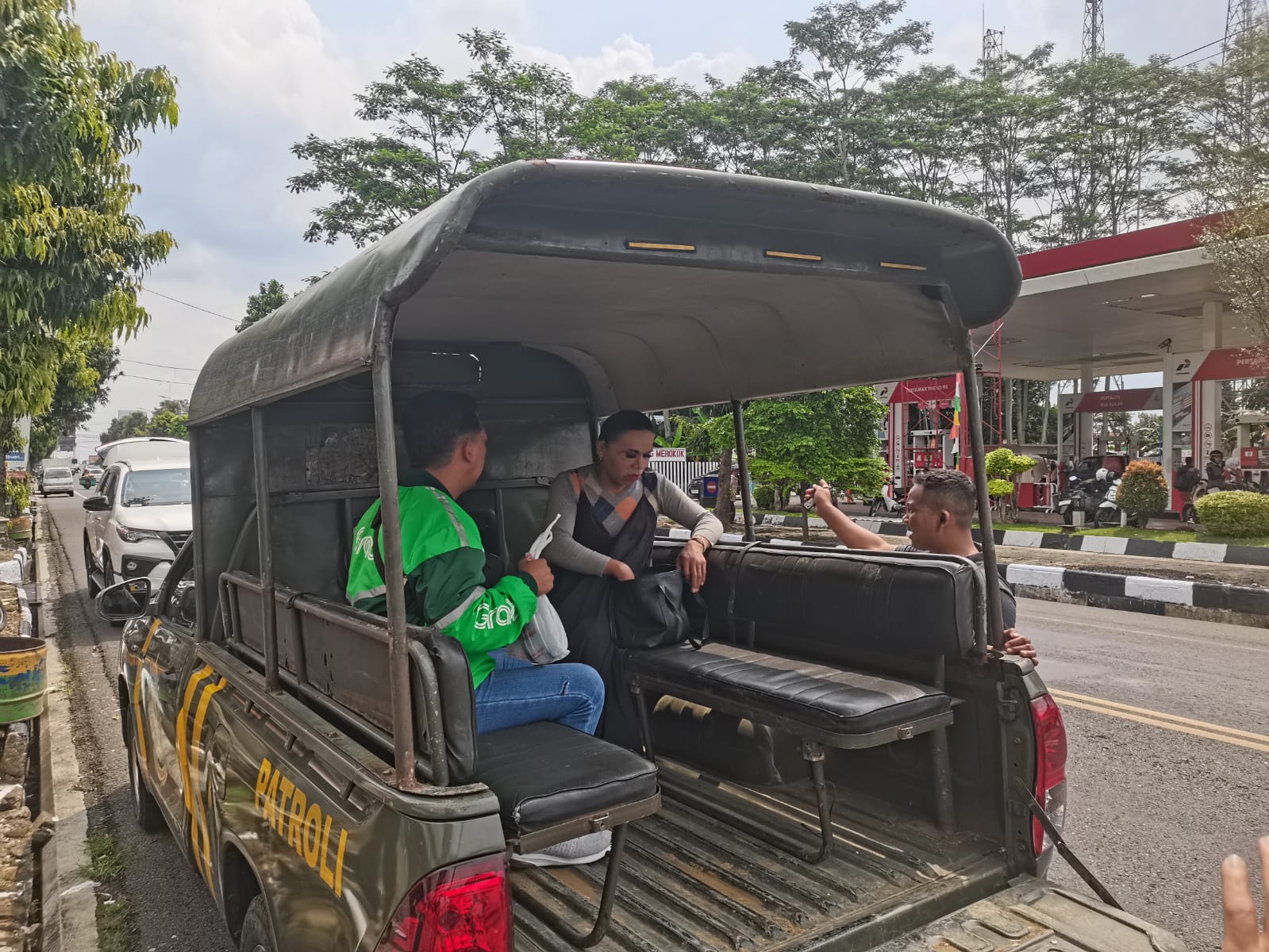 Ngamen 13 Jam Sehari, Cika Klaim Bisa Bangun Dua Rumah dan Beli Mobil