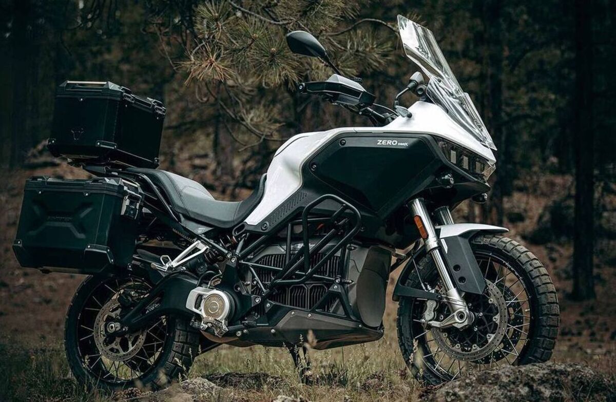 Motor Listrik Zero DSR/X Meluncur dengan Harga Setara Mobil HR-V, Cek Detail Spesifikasi di Sini!