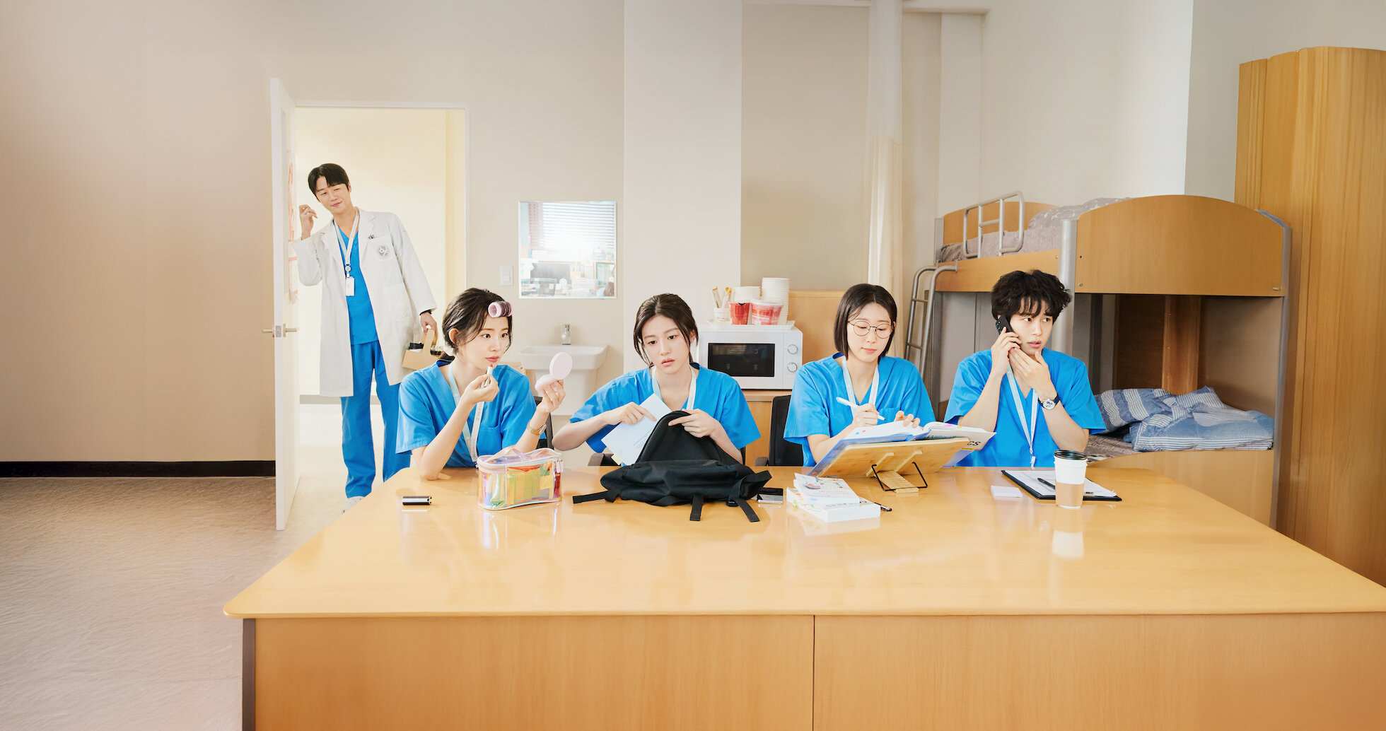 Resident Playbook, Mengungkap Plot Twist Profesi Dokter Obgyn dan Kisah Romantis Go Youn Jung & Jung Jun Won