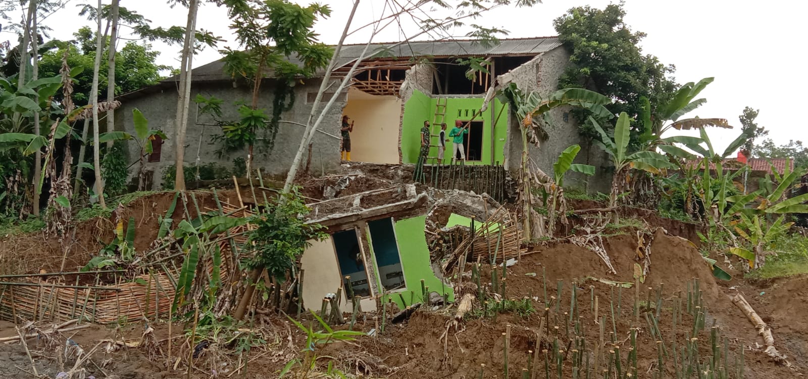 1 Rumah Hanyut dan 8 Rumah Rusak Berat Dampak Erosi Sungai Dare di Rawalo, Penanganan Sedang Dikoordinasikan