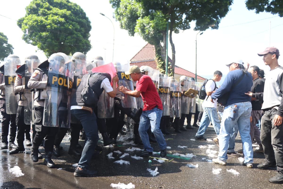 Jalan Dipayudha Tegang, Polisi Siaga Hadapi Massa, Ternyata Hanya Simulasi