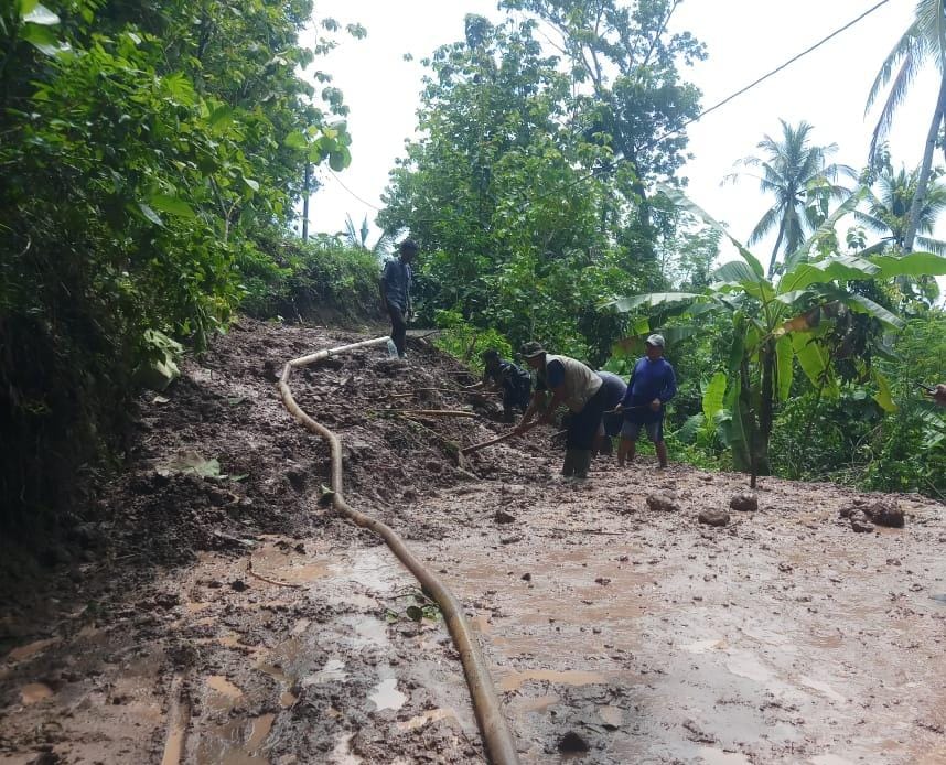 Tanah Longsor Ancam Rumah Warga di Dayeuhluhur, Cilacap
