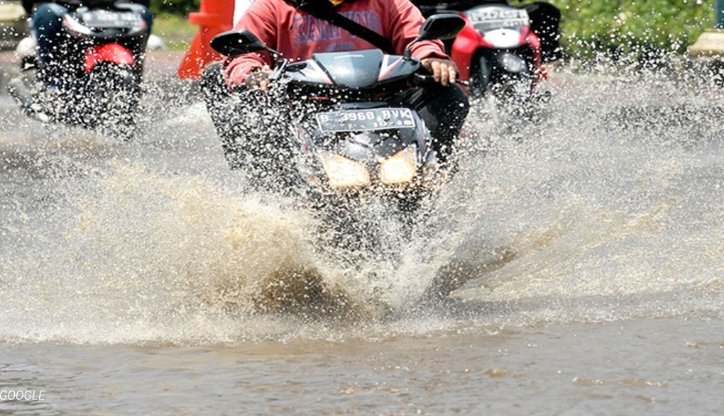 Kenali 7 Bahaya Tersembunyi Banjir Bagi Motor Matic Anda, Wajib Diwaspadai!