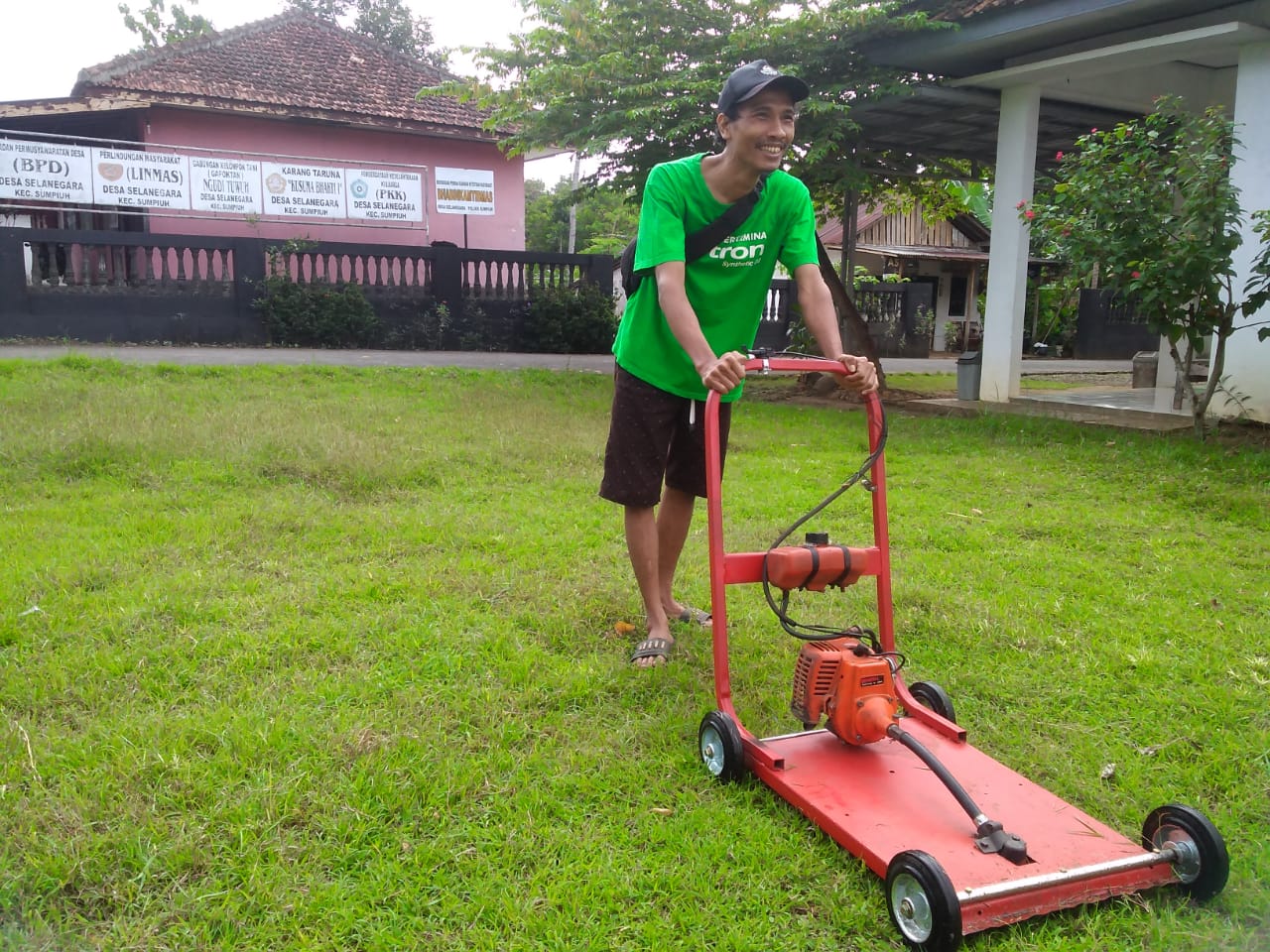 Mesin Pemotong Rumput Rusak Dimodifikasi, Dari Model Gendong Jadi Dorong