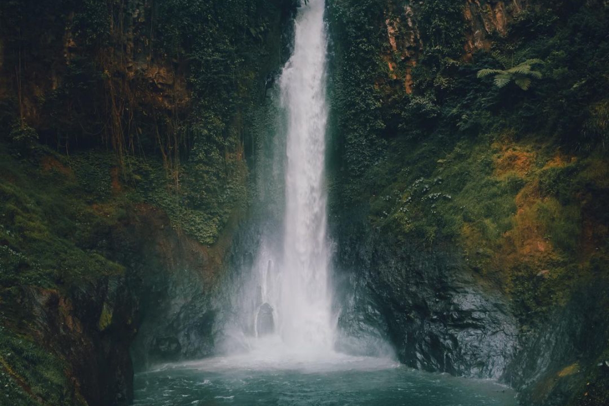 Pesona Air Terjun Sikopel, Keajaiban Alam Tersembunyi di Banjarnegara yang Wajib Dikunjungi!