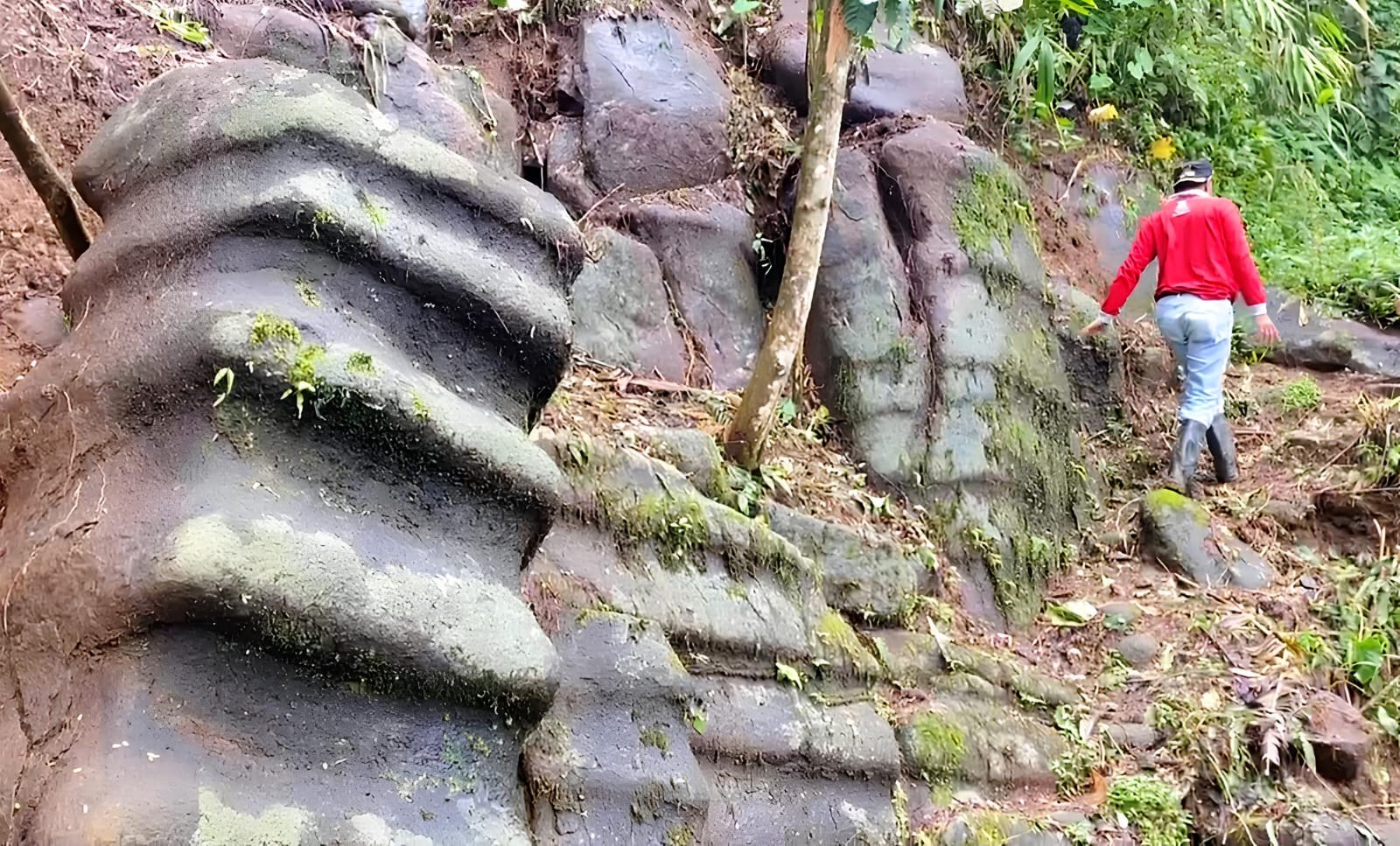 Batu Berundak Igir Karem Terkuak, Antara Jejak Sejarah dan Kisah yang Terserak