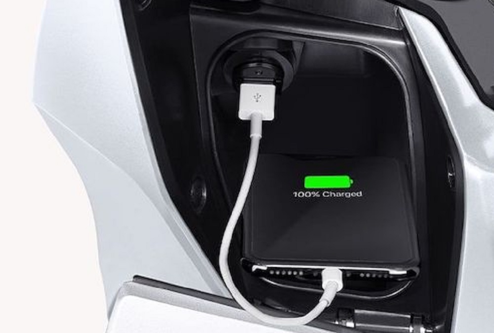 Tips Charger HP di Motor Matic Agar Aki Tidak Tekor, Jangan Sembarang Isi Daya!