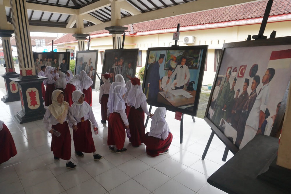 15 Lukisan Tentang Jenderal Soedirman Diminati Pelajar Yang Penasaran