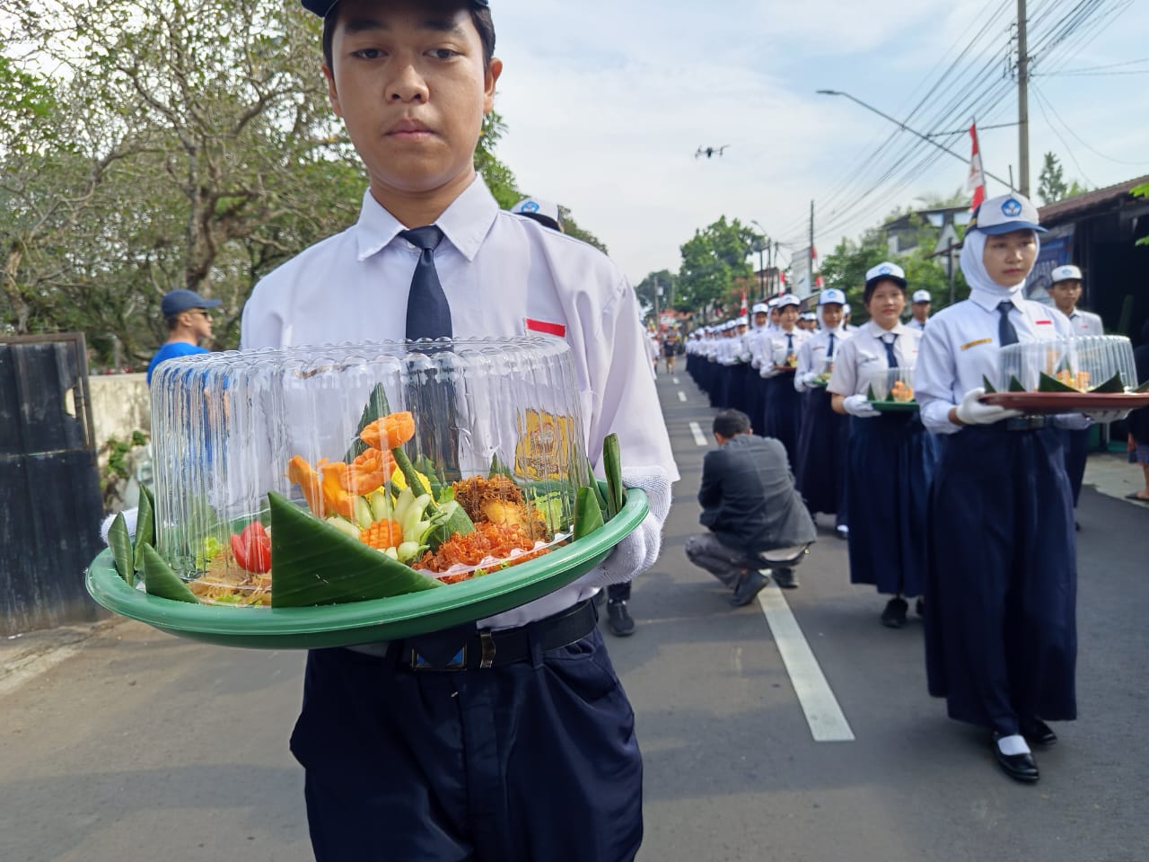 Padukan Literasi dan Budaya, Lewat Kirab 75 Tumpeng