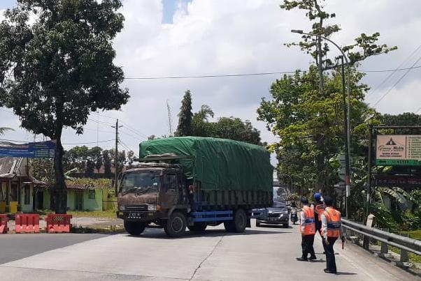 Minimalisir Kecelakaan, Kendaraan Berat Diarahkan Cek di Jembatan Timbang