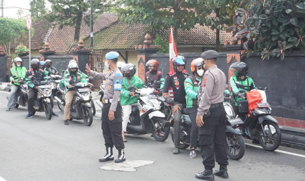 Tolak BBM Naik, Pengemudi Ojol Purbalingga Demo di Purwokerto 