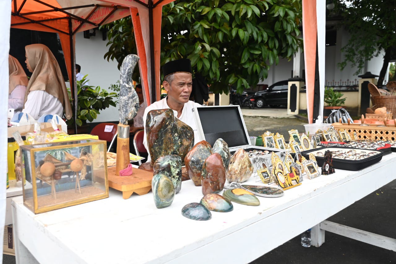 Kerajinan Batu Akik Klawing Muncul di Peluncuran Program IKM Berdaya Saing