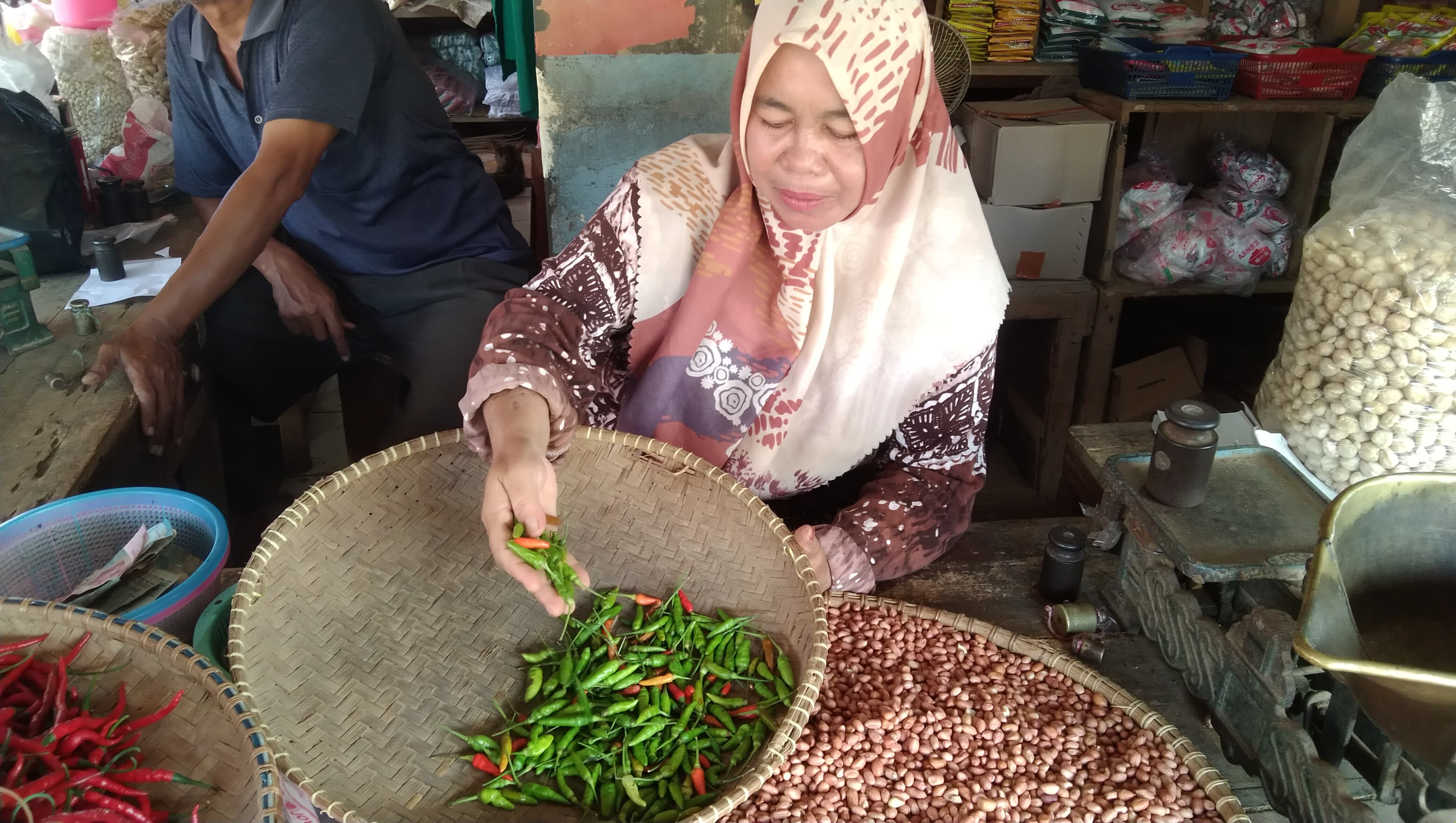 Harga Kepokmas Berangsur turun di Pasar Tradisional Cilacap