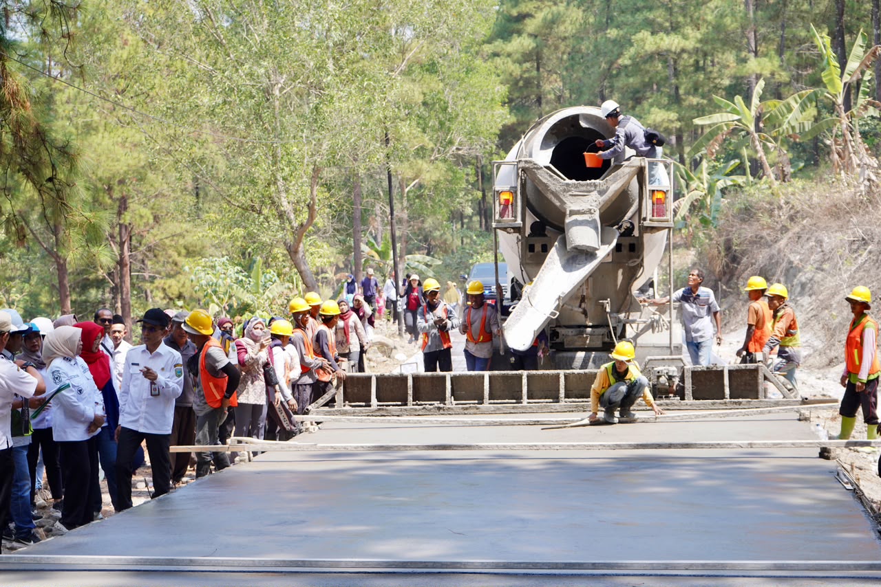 Progres Perbaikan Jalan Wadasmalang-Slepi Capai 64,98 Persen