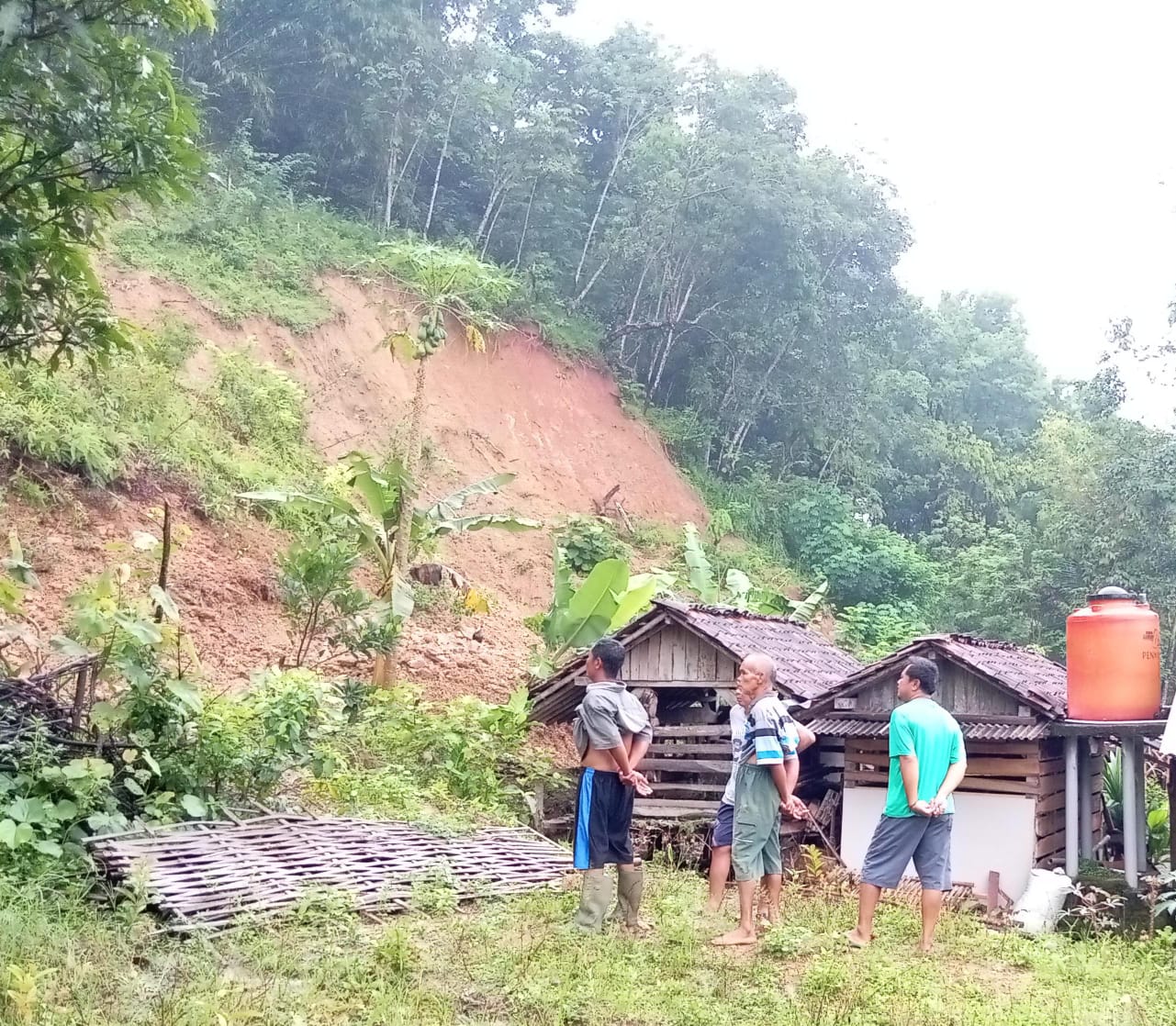 Longsor Terjang Pemukiman di Tayem Timur Cilacap, 13 KK Terancam