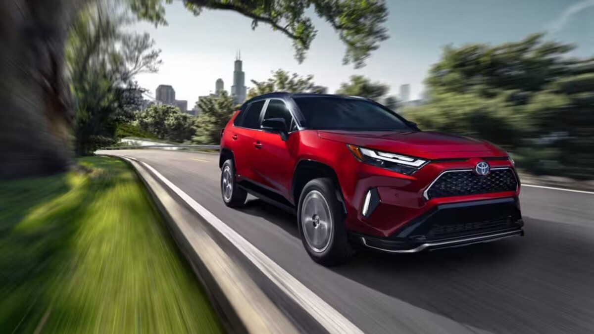 Toyota RAV4 PHEV 2025, SUV Segala Medan Hadir dengan Perubahan Branding dan Identitas Baru