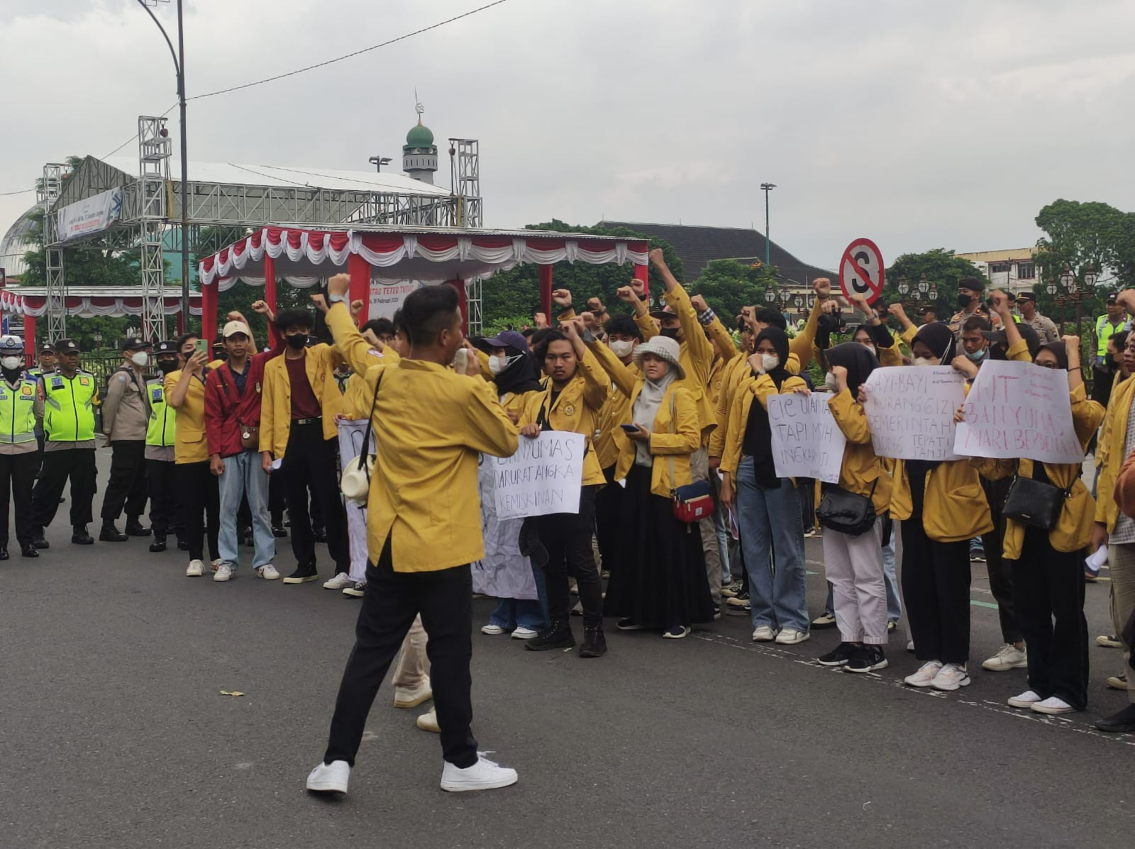 Puluhan Mahasiswa Demo di Alun-alun Purwokerto, Tuntut Empat Problematika di Banyumas