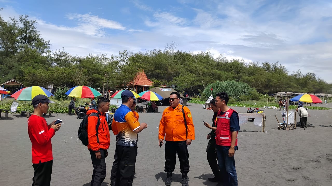 Pelajar Asal Wonosobo Hilang Terseret Ombak Pantai Ambal Kebumen