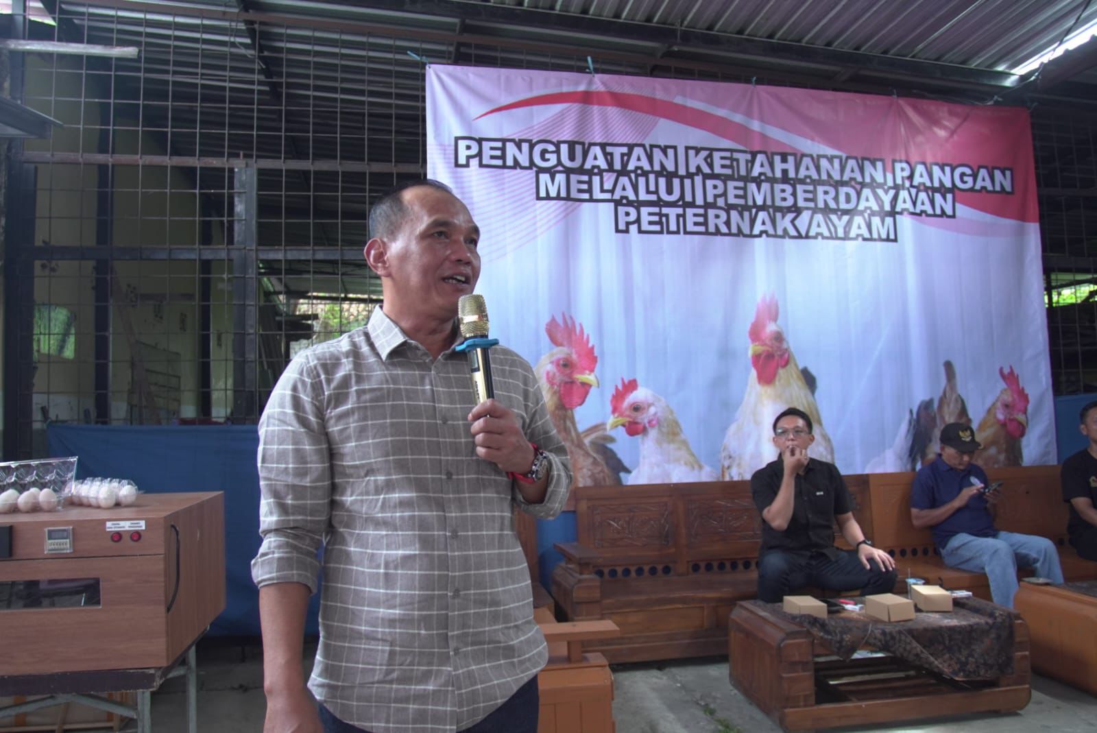 Bisa Tingkatkan Perekonomian, Sumanto Ajak Masyarakat Beternak Ayam