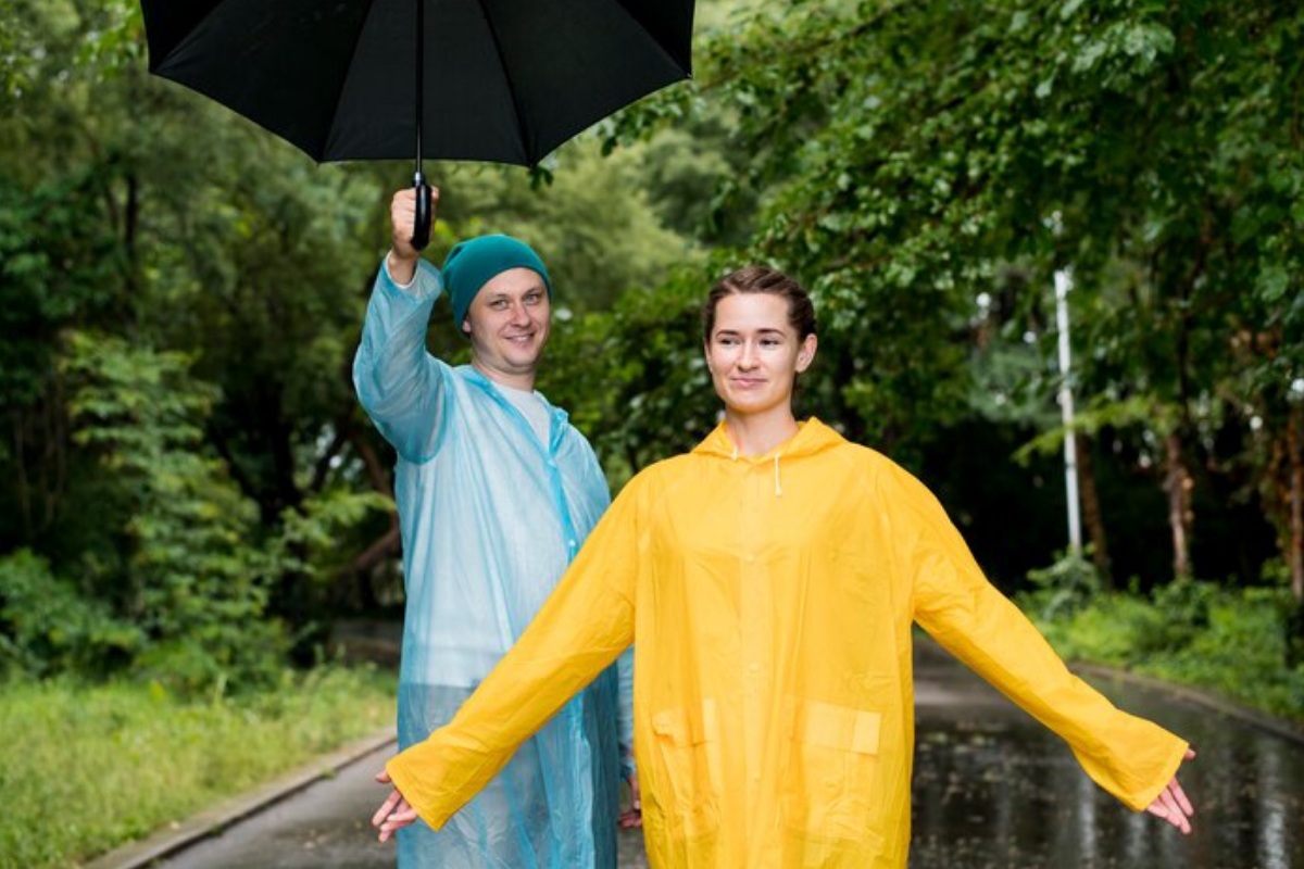 Jangan Asal-asalan! Ini 6 Tips Memilih Jas Hujan yang Benar