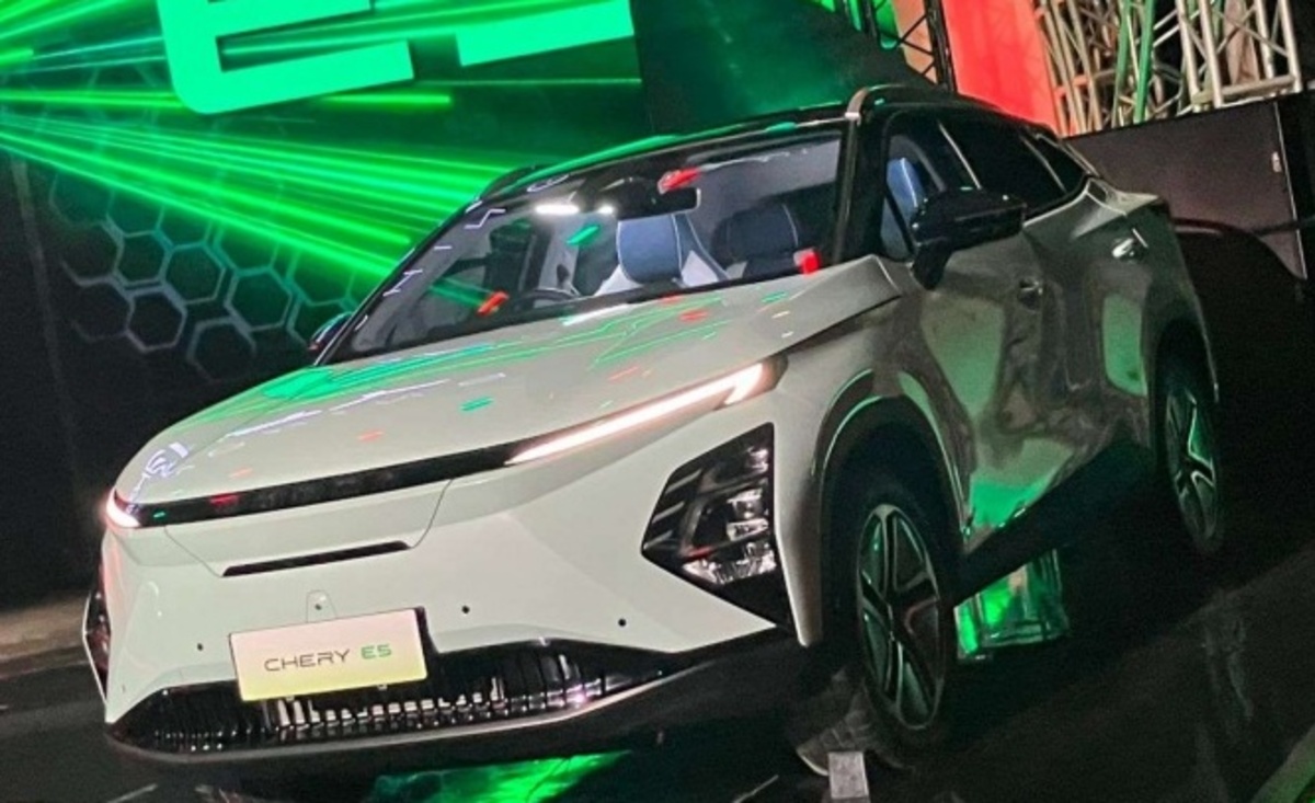 Mau Punya SUV Listrik Bergaya Futuristik dengan Jarak Tempuh hingga 500 km? Chery E5 Layak Jadi Pertimbangan!