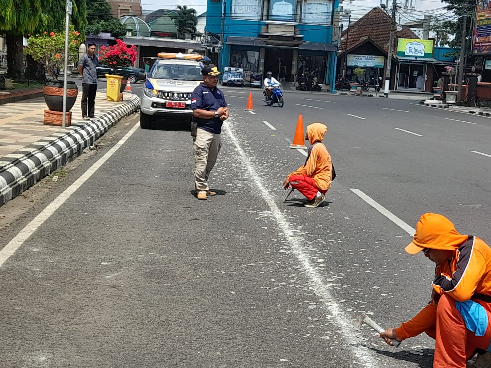 Steril PKL dan Parkir, Dinhub Purbalingga Hapus Garis Marka Lingkar Dalam Alun-Alun