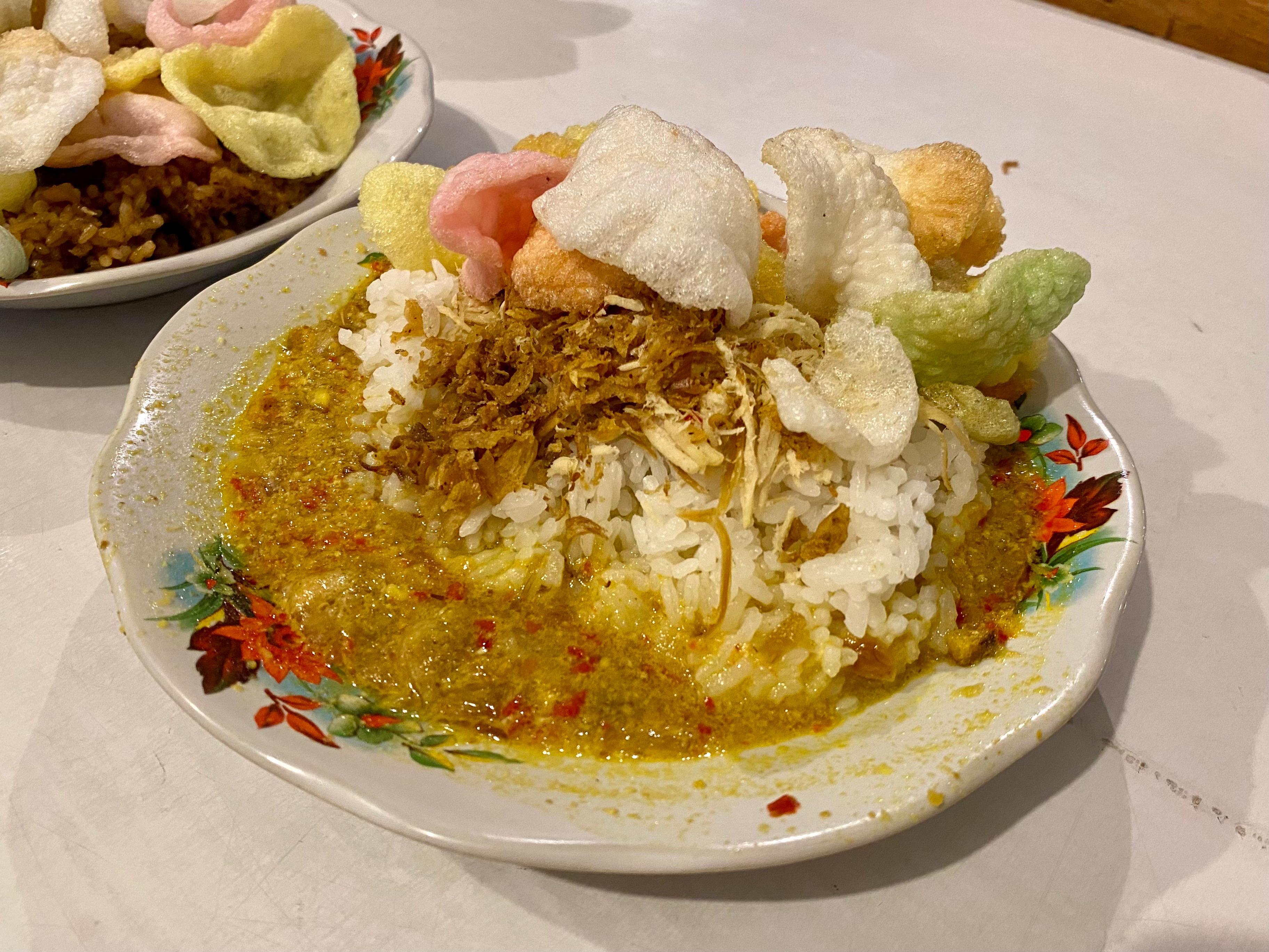 Kedai Serumpun, Tempat Makan 24 Jam dengan Suasana Nostalgia