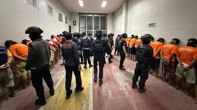 61 Warga Binaan High Risk Dipindahkan ke Nusakambangan Cilacap