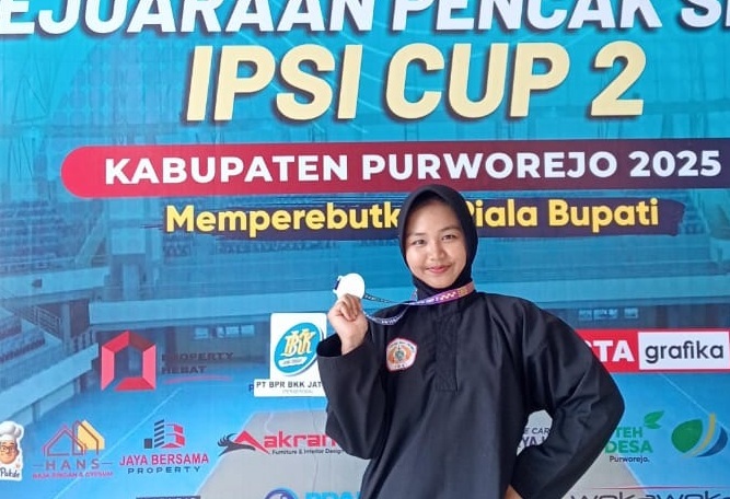 Khonsa Sabet Perak Piala Bupati Purworejo