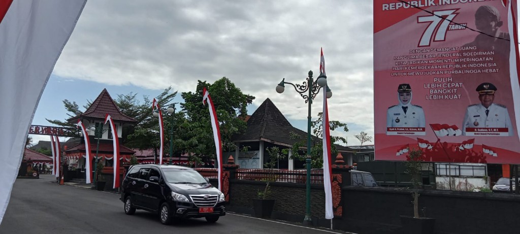 Malam Resepsi HUT Kemerdekaan ke-77  RI di Kabupaten Purbalingga Dimeriahkan oleh Denny Caknan