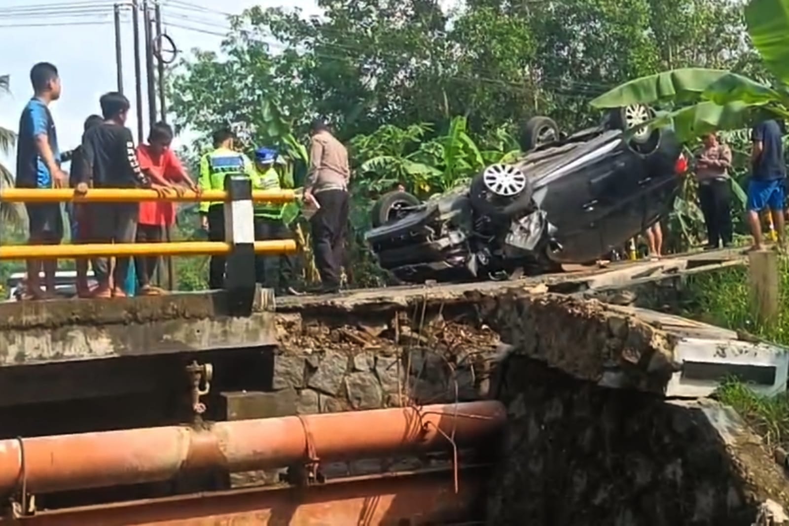 Kecelakaan Lalu Lintas Rombongan Mahasiswa di Gunung Tugel Banyumas, Pejalan Kaki Jadi Korban