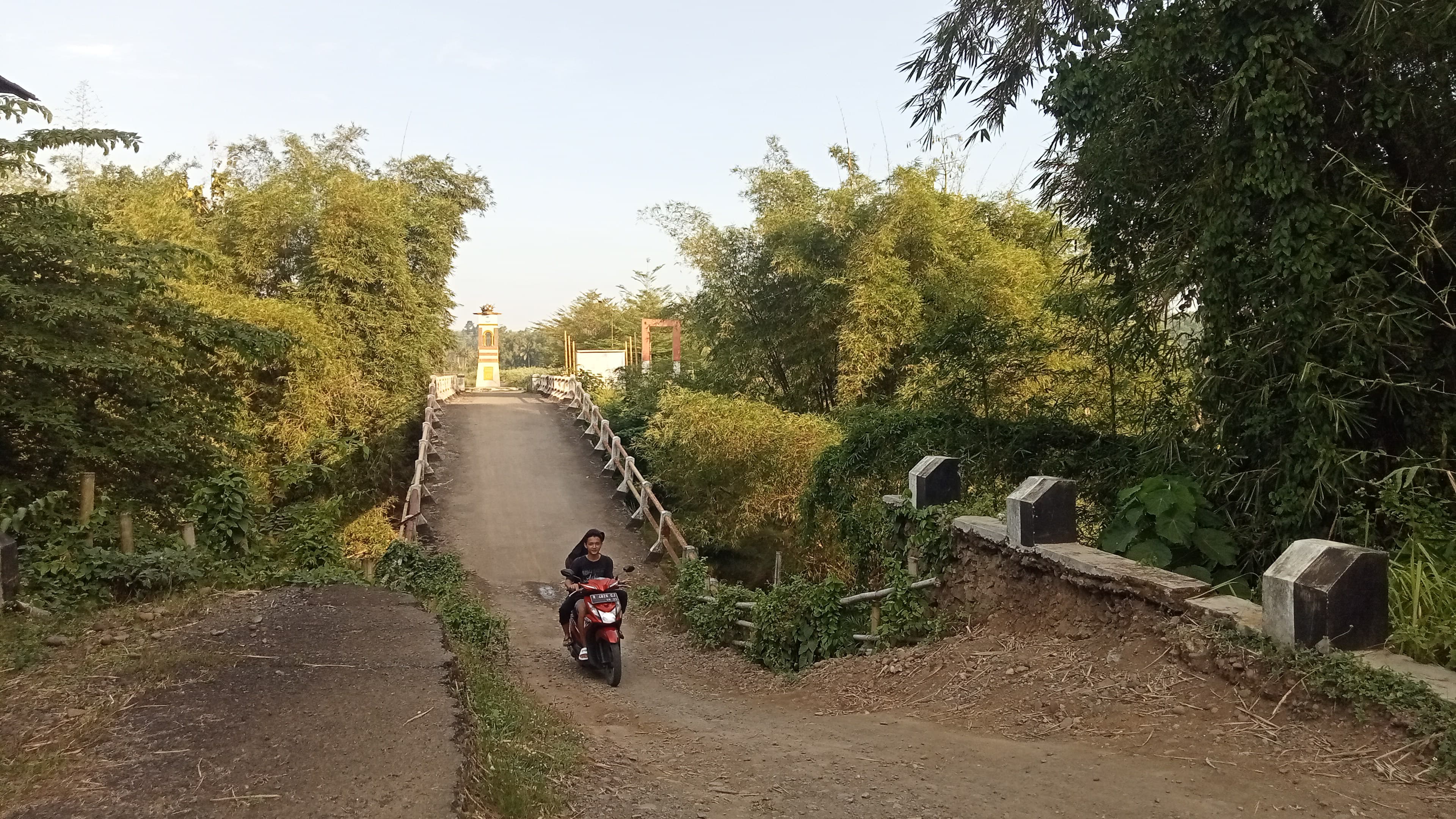 Jembatan Lopasir Karanglewas Rusak, Dua Tahun Amblas Tak Kunjung Diperbaiki