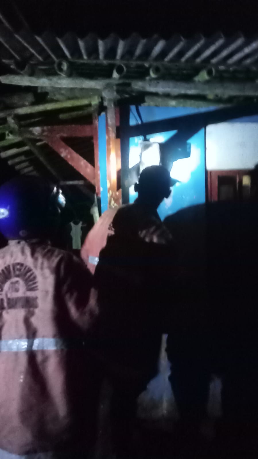Disambar Petir, Meteran Listrik Rumah Warga di Wangon Terbakar 