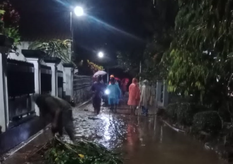 Banjir Bandang Terjang Desa Pekuncen, Satu Jembatan Putus