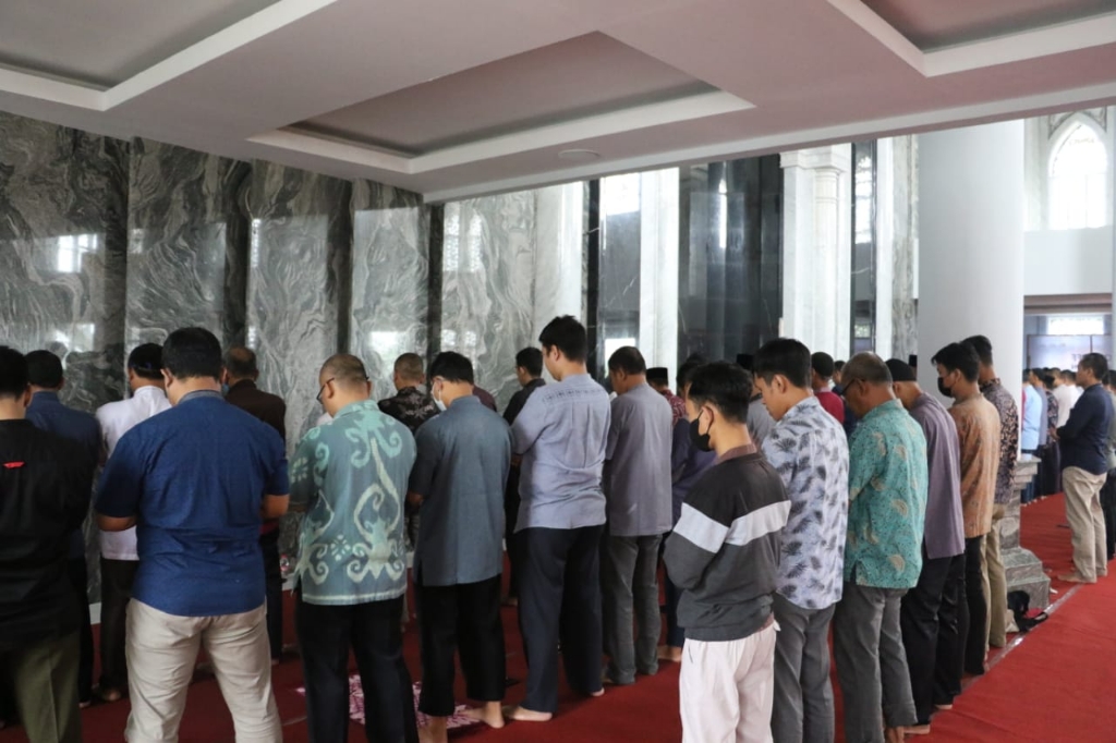 Kick-Off Penerimaan Mahasiswa Baru 2023/2024 Ditandai Dengan Solat Dhuha Berjamaah