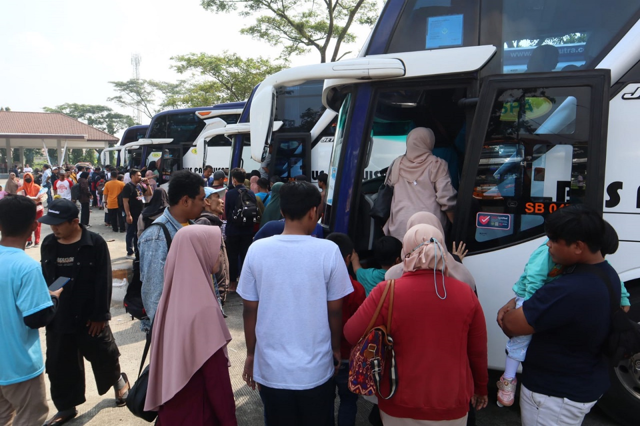 Ratusan Peserta Angkutan Gratis Diberangkatkan dari Terminal Bulupitu Purwokerto