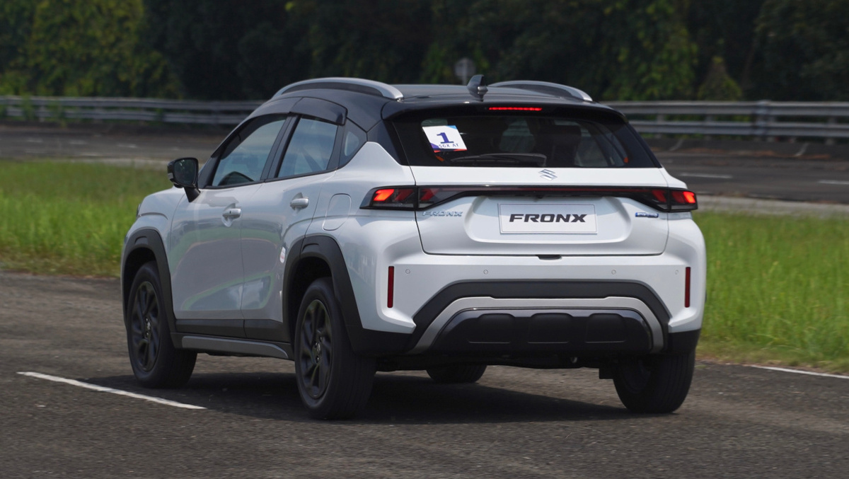 Mengulas Spesifikasi Mobil Suzuki Fronx SGX, Seberapa Kompatibel Mobil Ini?