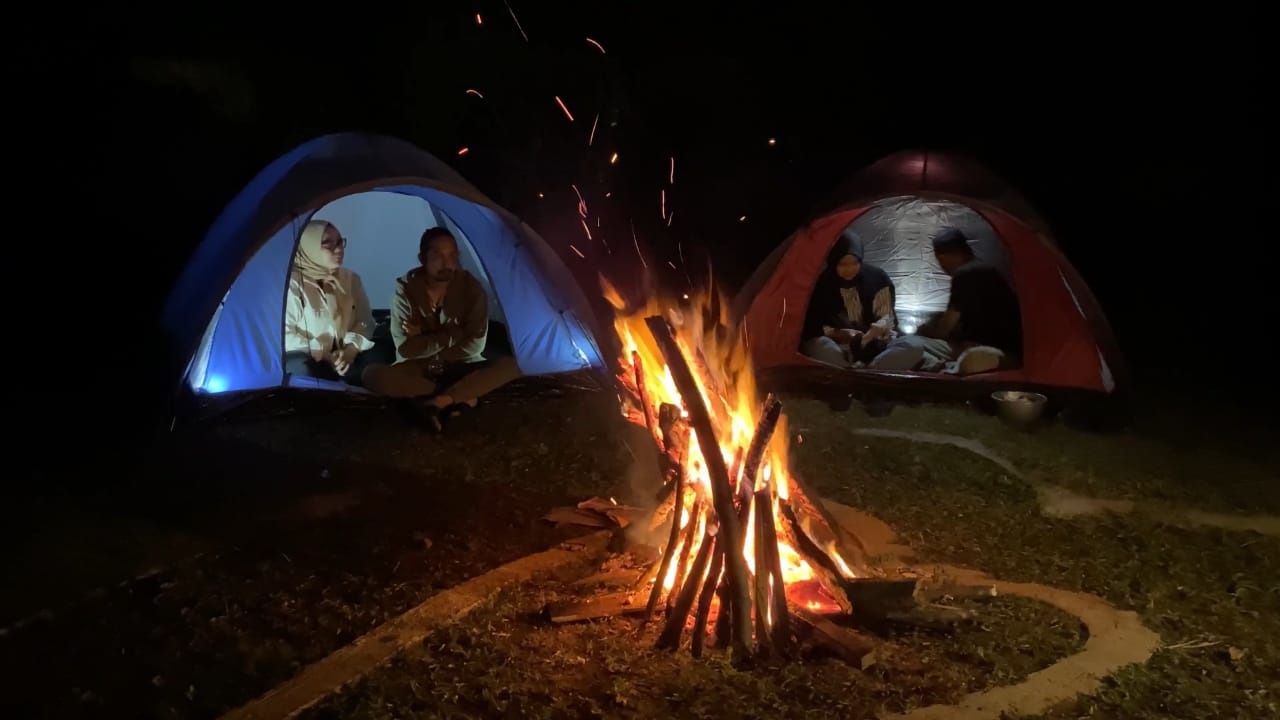 Bisa Tidur dan Nginap di Bawah Air Terjun 