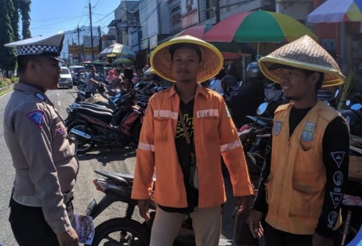 Parkir Hingga Dua Lapis, Juru Parkir di Bobotsari Ditegur Polisi