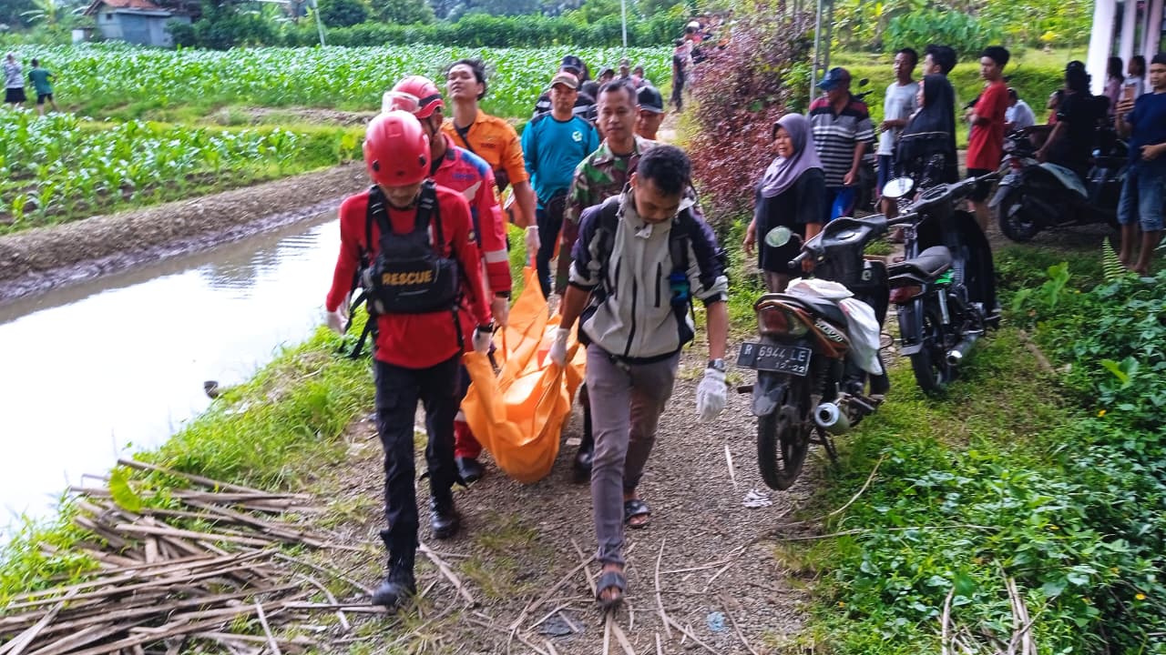 Pemancing Ditemukan Tewas di Selokan Beji, Diduga Kejang Saat Memancing