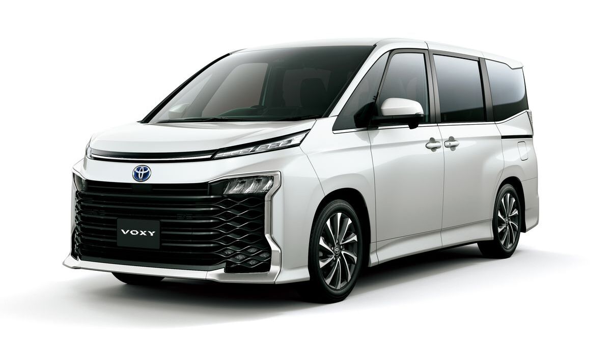 Fitur Toyota Voxy 2025 Makin Canggih! Dari Sensor Kaki Sampai Panoramic View Monitor