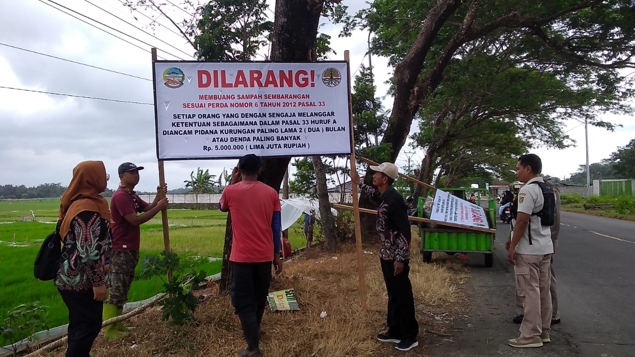 Dua Titik di Jalan Raya Gumelar Lor jadi Pembuangan Sampah 