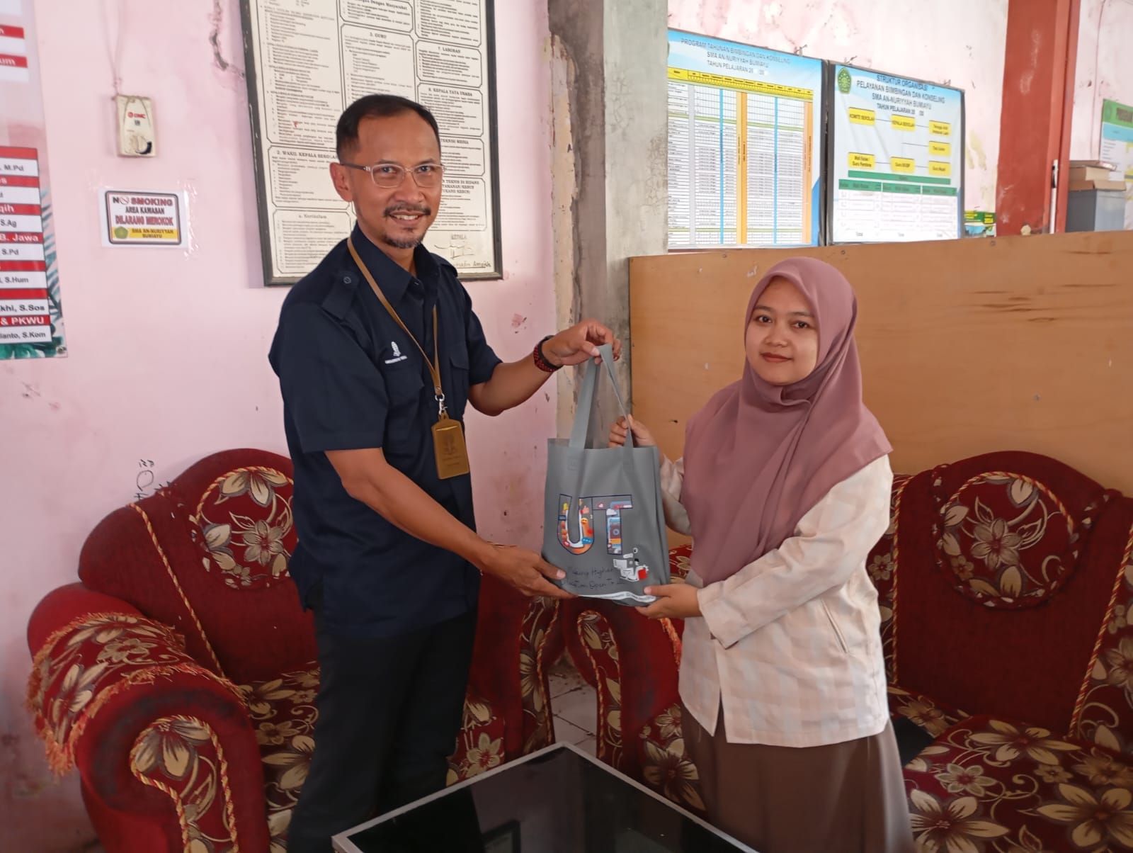 Lulus SMA Lanjut Kerja Plus Kuliah? Ayoo Gass Saja