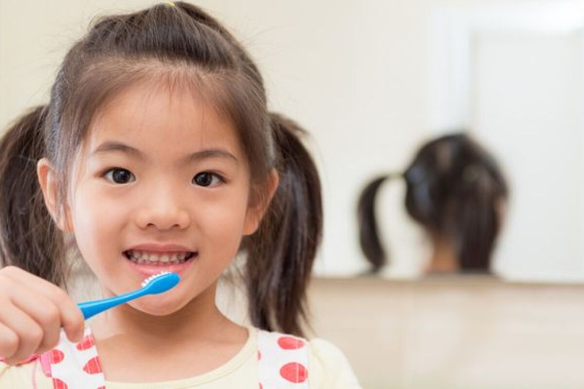 Mengajari Anak Menjaga Gigi dari Makanan Manis Demi Kesehatan Mulut